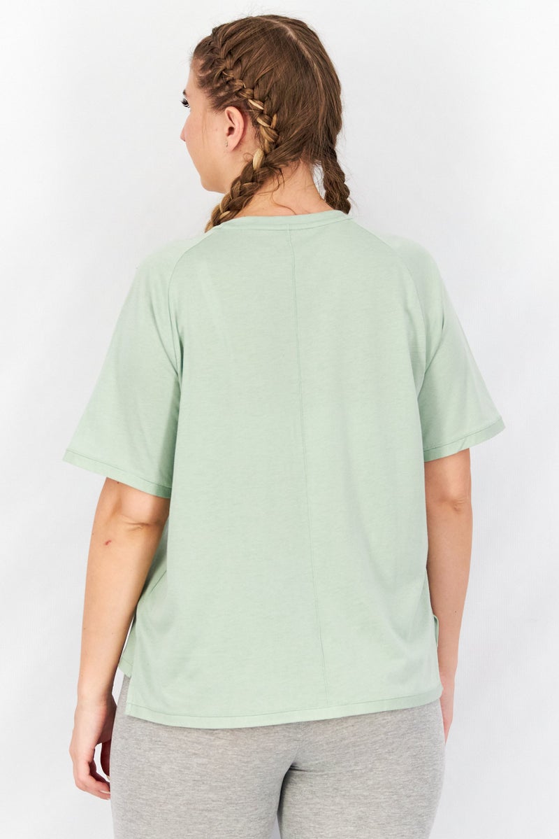 PUMA بلوزة رياضية نسائية مريحة من ثلاث خلطات، أخضر مثلج - Image 4